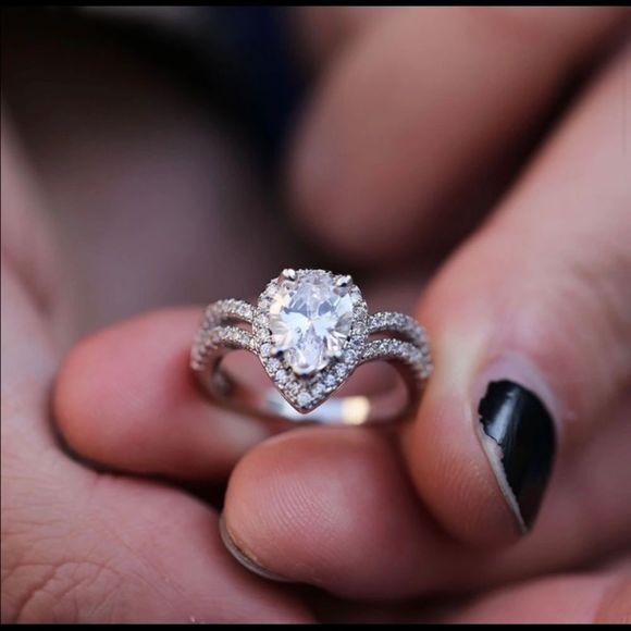 Jewelry - Sterling Silver CZ Ring